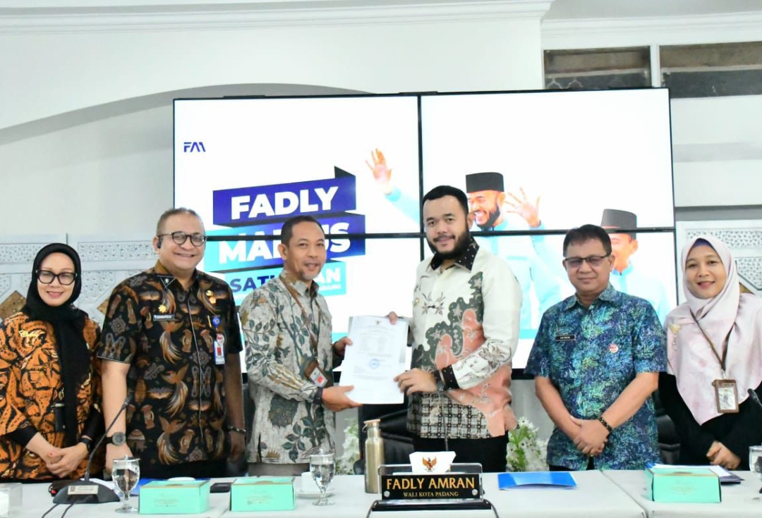 Wali Kota Padang Fadly Amran terima Tim BPK RI Sumbar di Gedung Putih Kediaman Resmi Wali Kota, Kamis (4/9/2025).(Foto: Prokopim)