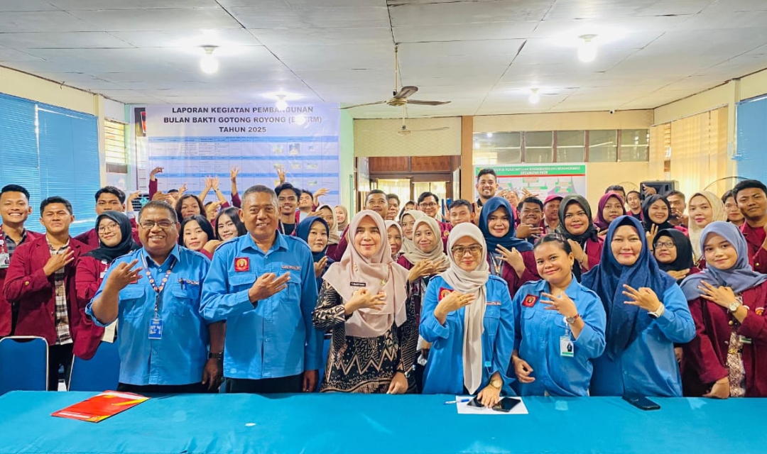 Penarikan puluhan mahasiswa KKN&ndash; PPM Unes 2025 dari lokasi pengabdian di Kecamatan Pauh, Kota Padang.(Foto: Yumi/Unes)