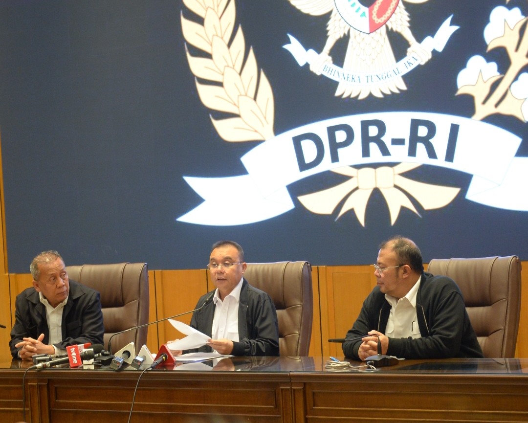 Wakil Ketua DPR RI Sufmi Dasco Ahmad bersama pimpinan DPR menyampaikan tindak lanjut 17+8 Tuntutan Rakyat di Kompleks Parlemen, Senayan, Jakarta, Jumat (5/9/2025). (Foto: dpr.go.id)