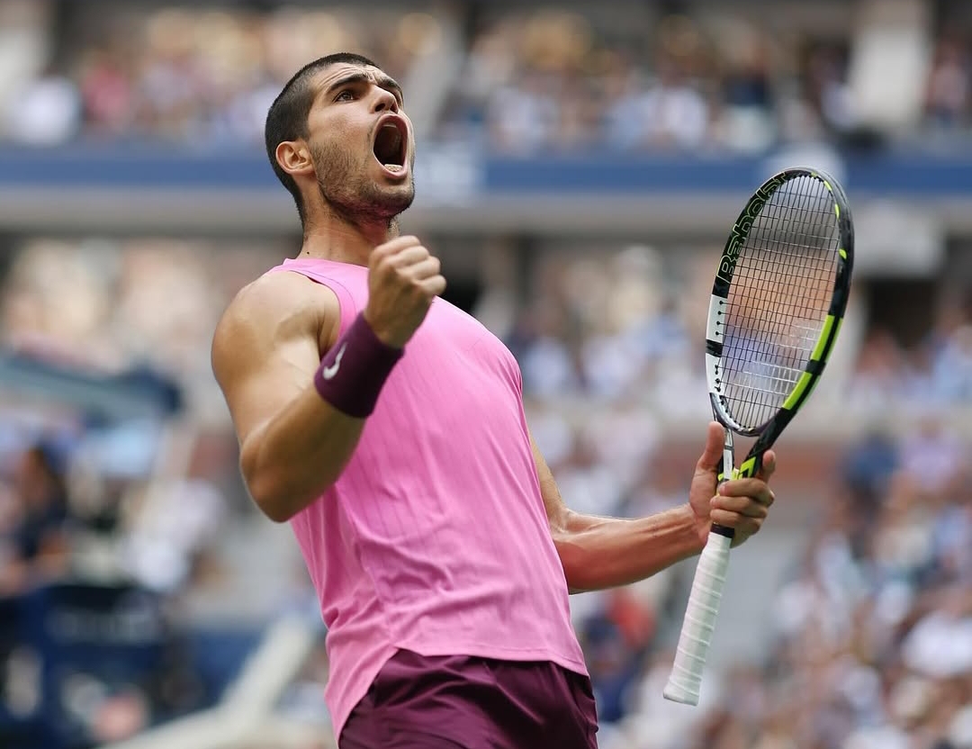 Petenis Spanyol Carlos Alcaraz memastikan tiket final US Open 2025 setelah menumbangkan Novak Djokovic. (Foto: IG @carlosalcaraz)