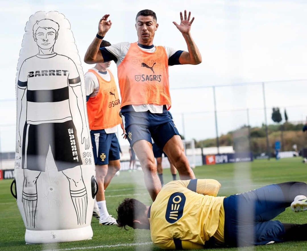 Cristiano Ronaldo mengikuti sesi latihan Portugal jelang laga kualifikasi Piala Dunia 2026 kontra Armenia di Yerevan. (Foto: Instagram @cristiano)