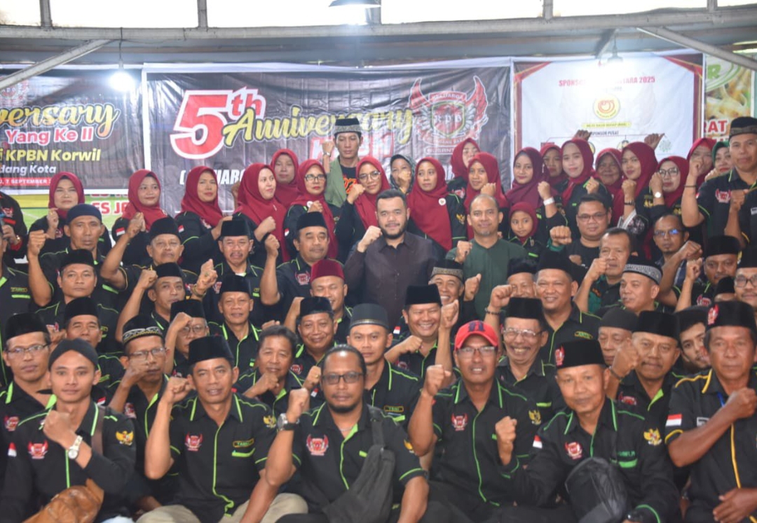 Wako Padang Fadly Amran bersama pengurus KPBN Korwil Kota Padang usai pengukuhan pengurus baru periode 2025&ndash;2030.(Foto: Prokopim)