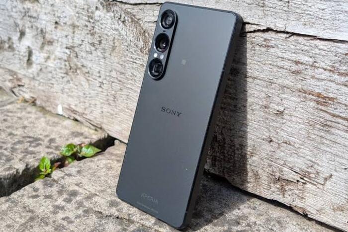 Sony Xperia 1 VII hadir dengan kamera berteknologi Alpha, audio warisan Walkman, dan layar Bravia, menjadikannya smartphone premium niche dengan nilai eksklusif tinggi.