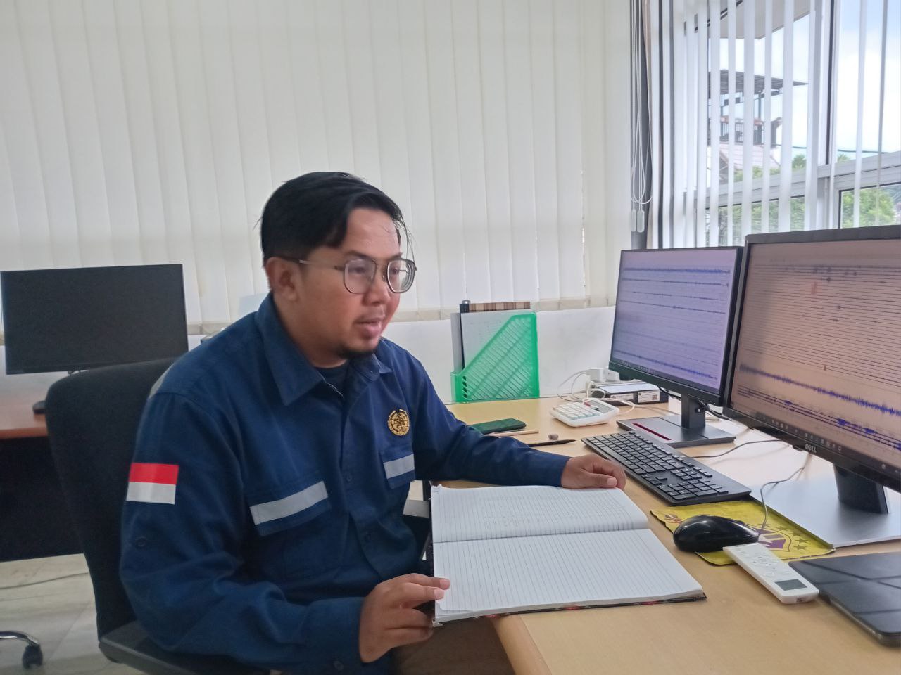 Ahmad Rifandi, Petugas Pos Pengamatan Gunung Api Marapi, Bukittinggi.