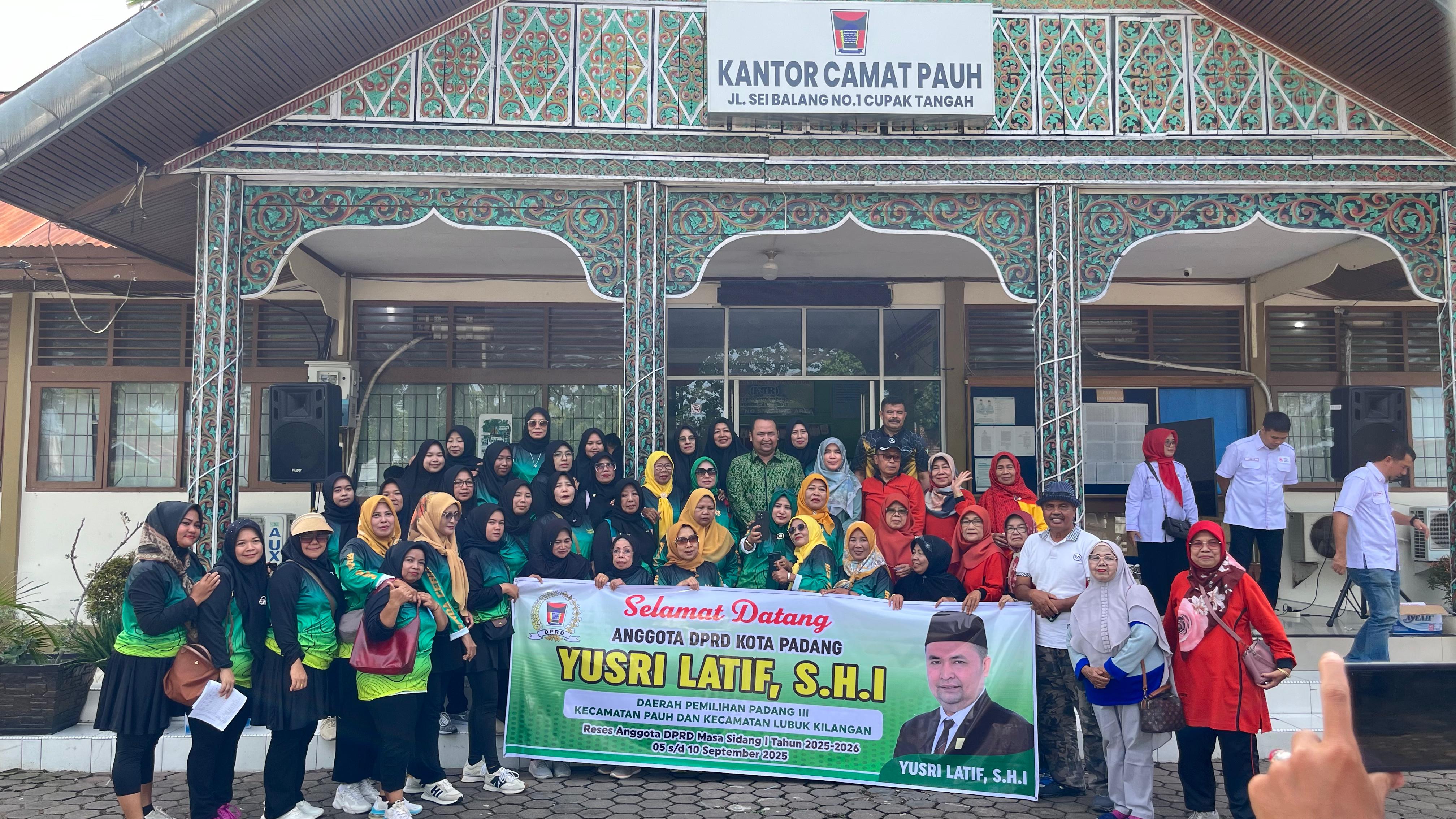 Anggota DPRD Padang Yusri Latif reses di Pauh. Warga minta perbaikan jembatan Gunung Nago, jalan Binuang Kampung Dalam, hingga pembangunan gapura.