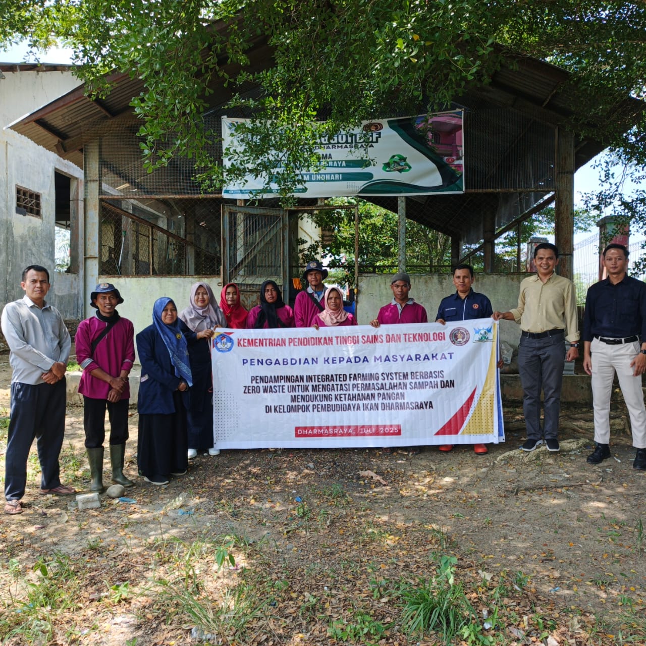 Tim PKM Universitas Dharma Indonesia Universitas Nahdlatul Ulama Sumatera Barat di lokasi kegiatan, Juli 2025.