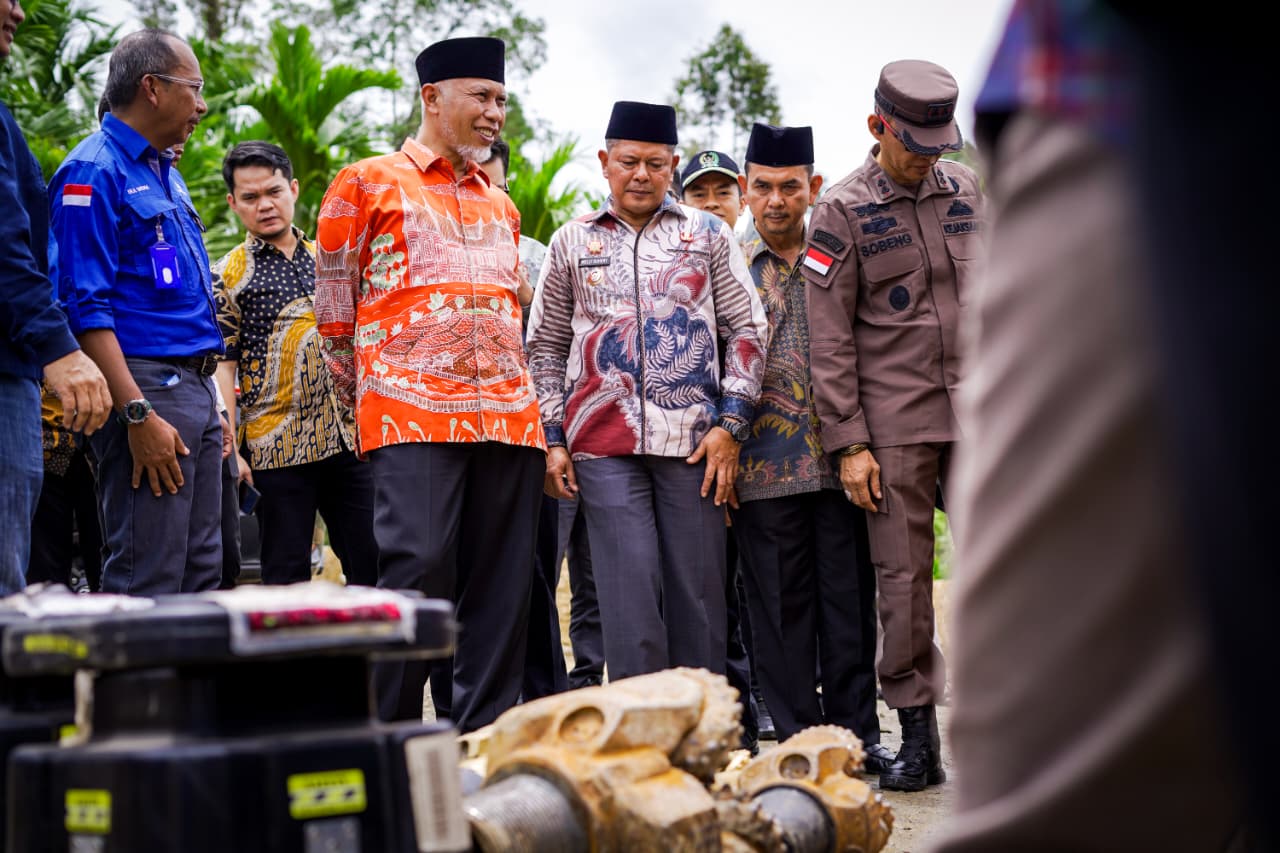 Gubernur Sumbar Mahyeldi meresmikan pengeboran perdana sumur panas bumi BNJ-1 PSPE Bonjol milik PT Medco Power Indonesia di Kabupaten Pasaman Barat, Kamis (11/9/2025).