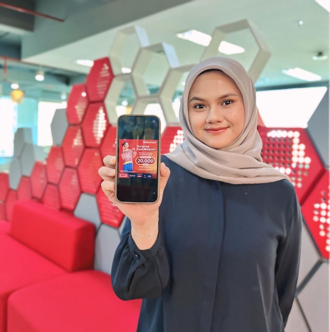 Telkomsel kembali menghadirkan kejutan spesial bagi pelanggan setianya melalui program Surprise Deal Nelpon.