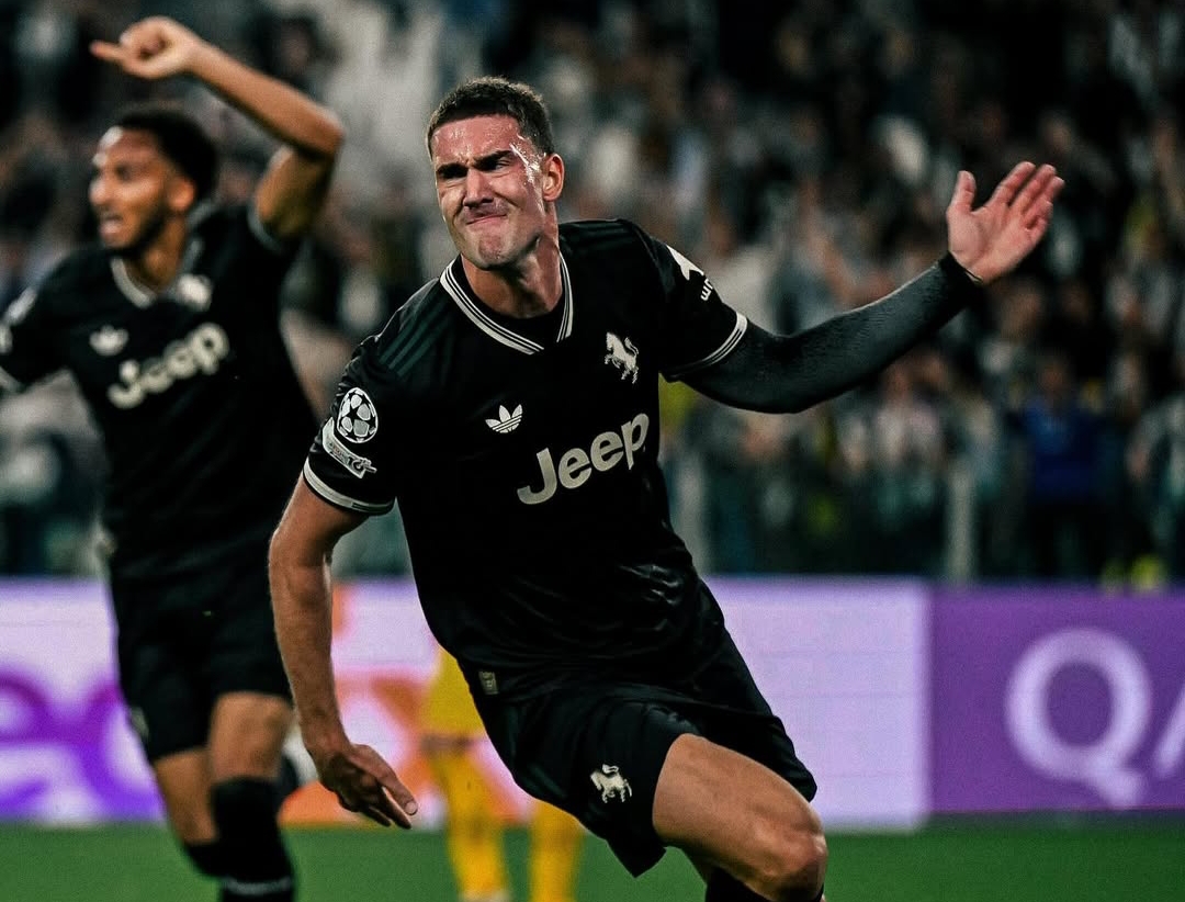 Dusan Vlahovic merayakan gol keduanya yang menyelamatkan Juventus dari kekalahan melawan Borussia Dortmund di Liga Champions dengan skor akhir 4-4.(Foto: Instagram @juventus)