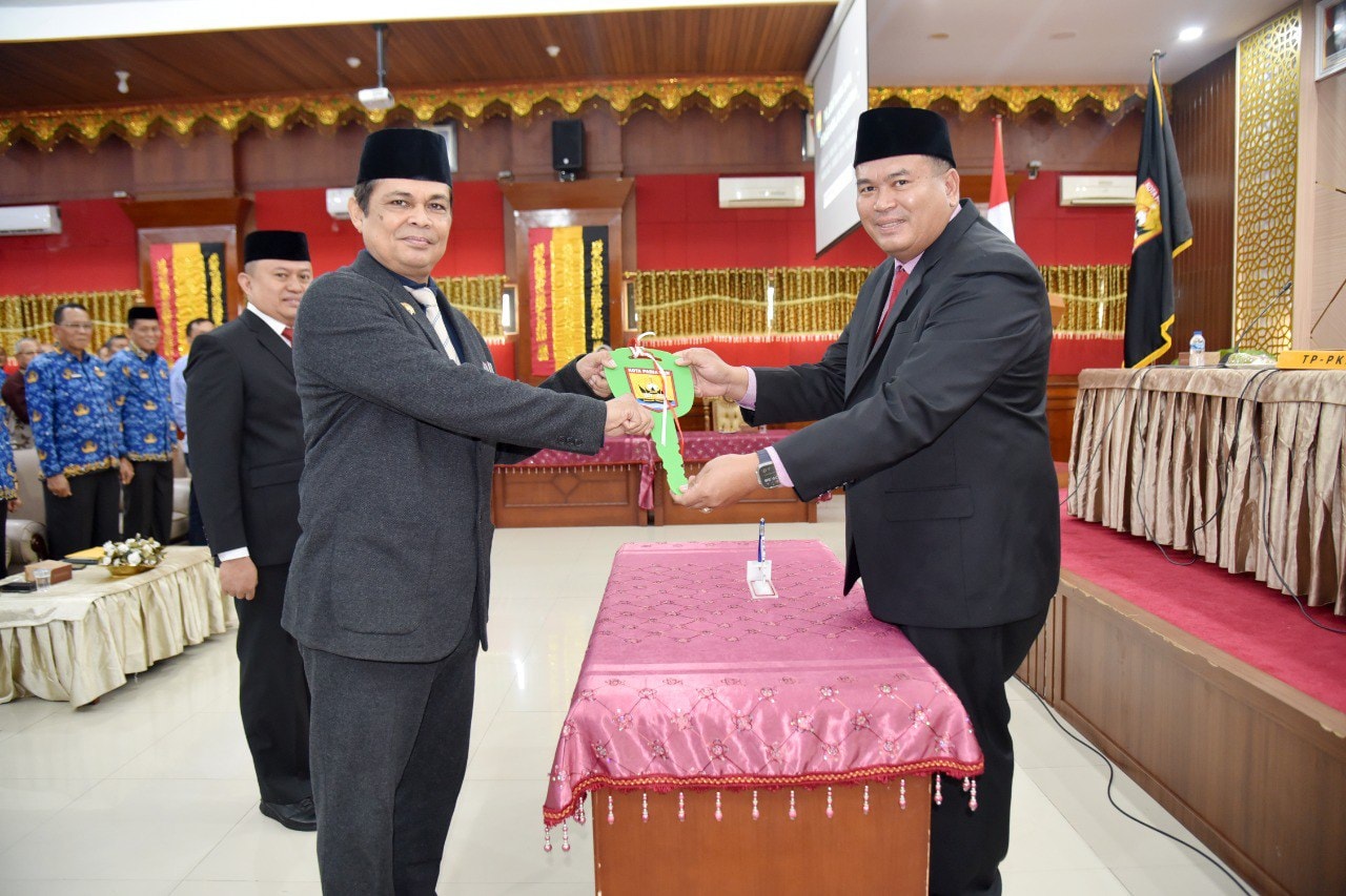 Wali Kota Pariaman Yota Balad melantik Afrizal Azhar sebagai Sekda. Diminta jadi motor penggerak birokrasi dan menjalankan peran strategis pemerintahan.