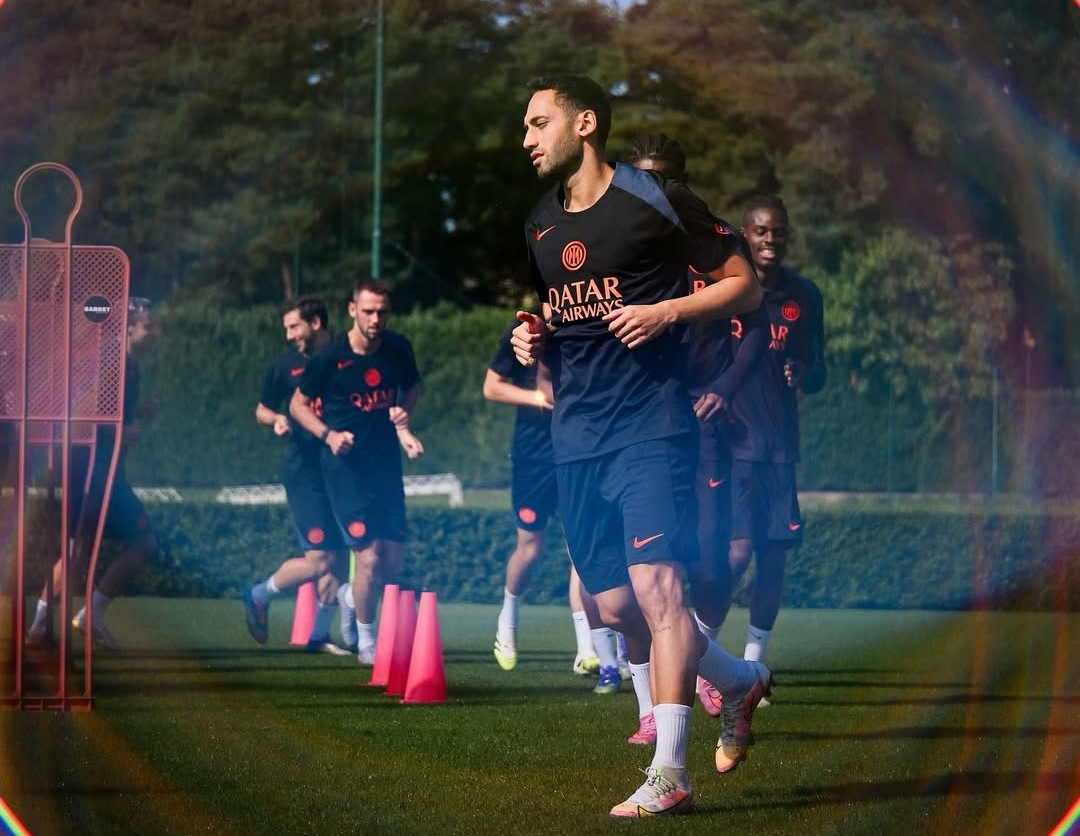 Para pemain Inter Milan latihan jelang laga kontra Ajax di Liga Champions 2025 malam ini. (Foto: Instagram @inter)