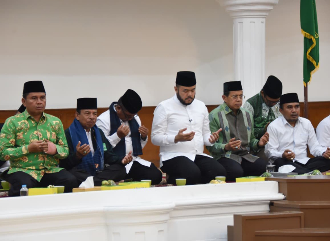 Pengurus PCNU Kota Padang dan Wali Kota Fadly Amran menggelar zikir serta doa bersama dalam peringatan Maulid Nabi 1447 H di Kota Padang.(Foto: Prokopim)