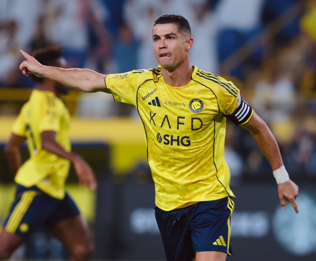 Cristiano Ronaldo merayakan gol ketiga Al Nassr ke gawang Al Riyadh di King Saud University Stadium, Minggu dinihari WIB (21/9/2025).(Foto: X Al Nassr)