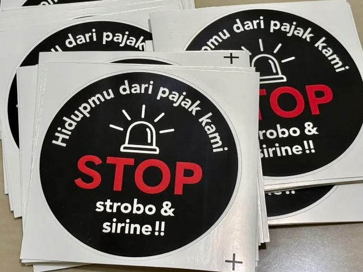 Gerakan nasional stop strobo & sirine, hidupmu dari pajak kami.