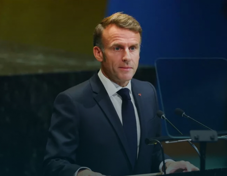 Presiden Prancis Emmanuel Macron menyampaikan pidato di Sidang Umum PBB 2025, menegaskan pengakuan Prancis terhadap Negara Palestina. (Foto: france24.com)