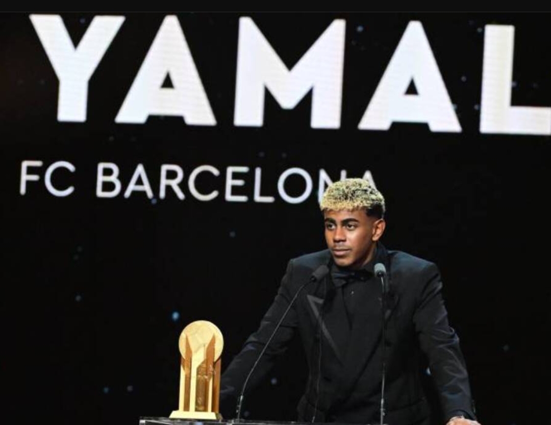 Lamine Yamal dinobatkan sebagai pemenang Trofi Kopa 2025 pada ajang Ballon d&rsquo;Or ke-69 di Paris, Selasa (23/9/2025) dini hari WIB.(Foto: Foot Africa)
