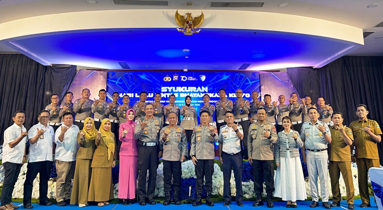 EFEK JERA: Peringatan Hari Keselamatan Lalu Lintas yang dilaksanakan di Polda Sumbar, Senin (22/9) malam.