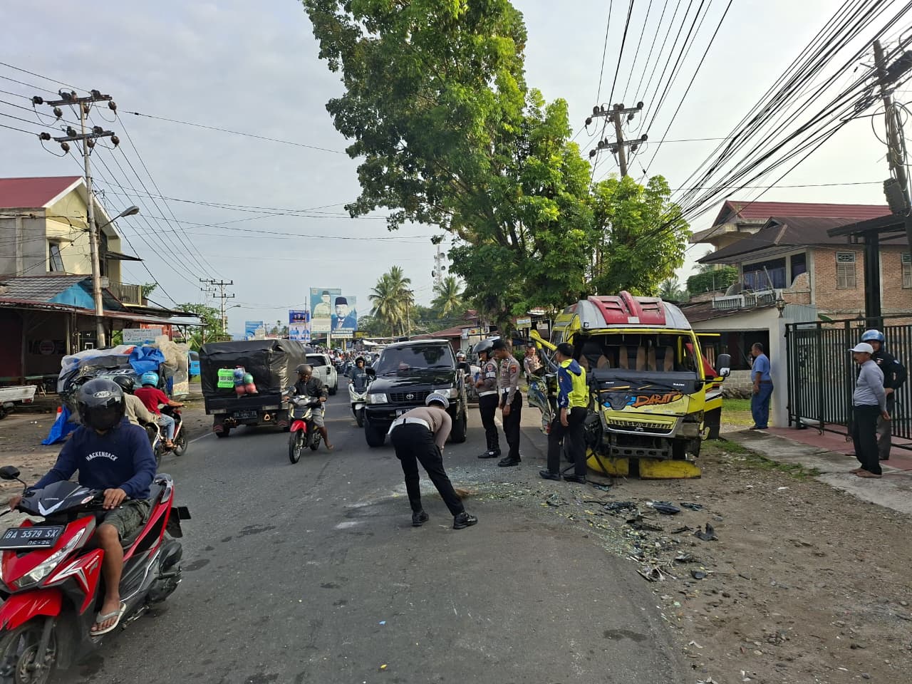 Kecelakaan fatal terjadi di Batang Haluan, Pasaman Barat, Rabu (24/9/2025). Sebuah pikap dan colt diesel bertabrakan, diduga karena pengemudi mengantuk. (Satlantas Polres Pasaman Barat)