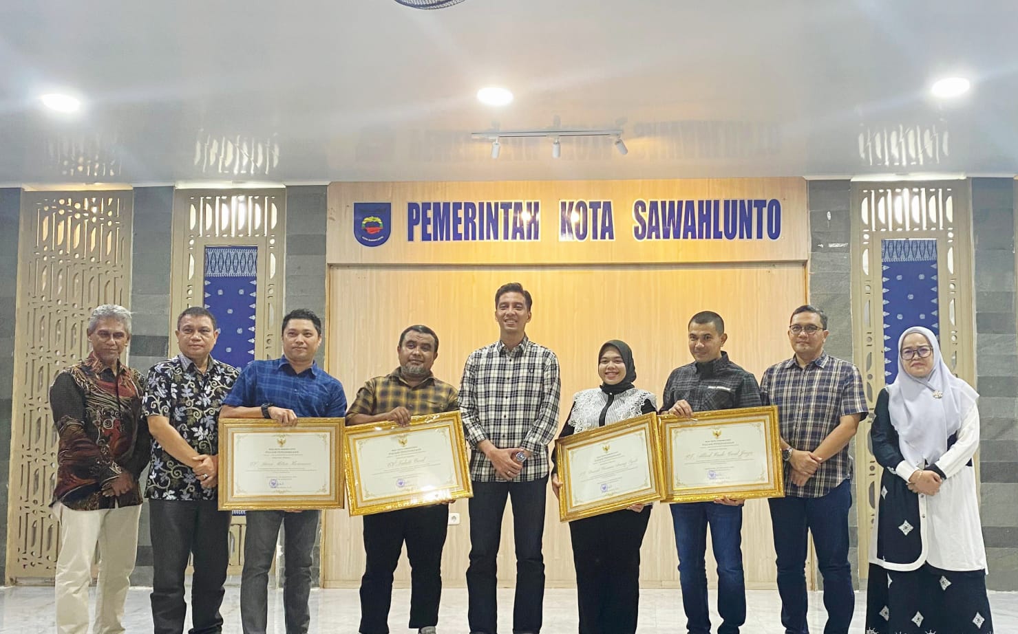BPJAMSOSTEK memberikan penghargaan kepada empat perusahaan swasta di Kota Sawahlunto yang telah menunjukkan komitmen nyata dalam melindungi pekerja rentan.