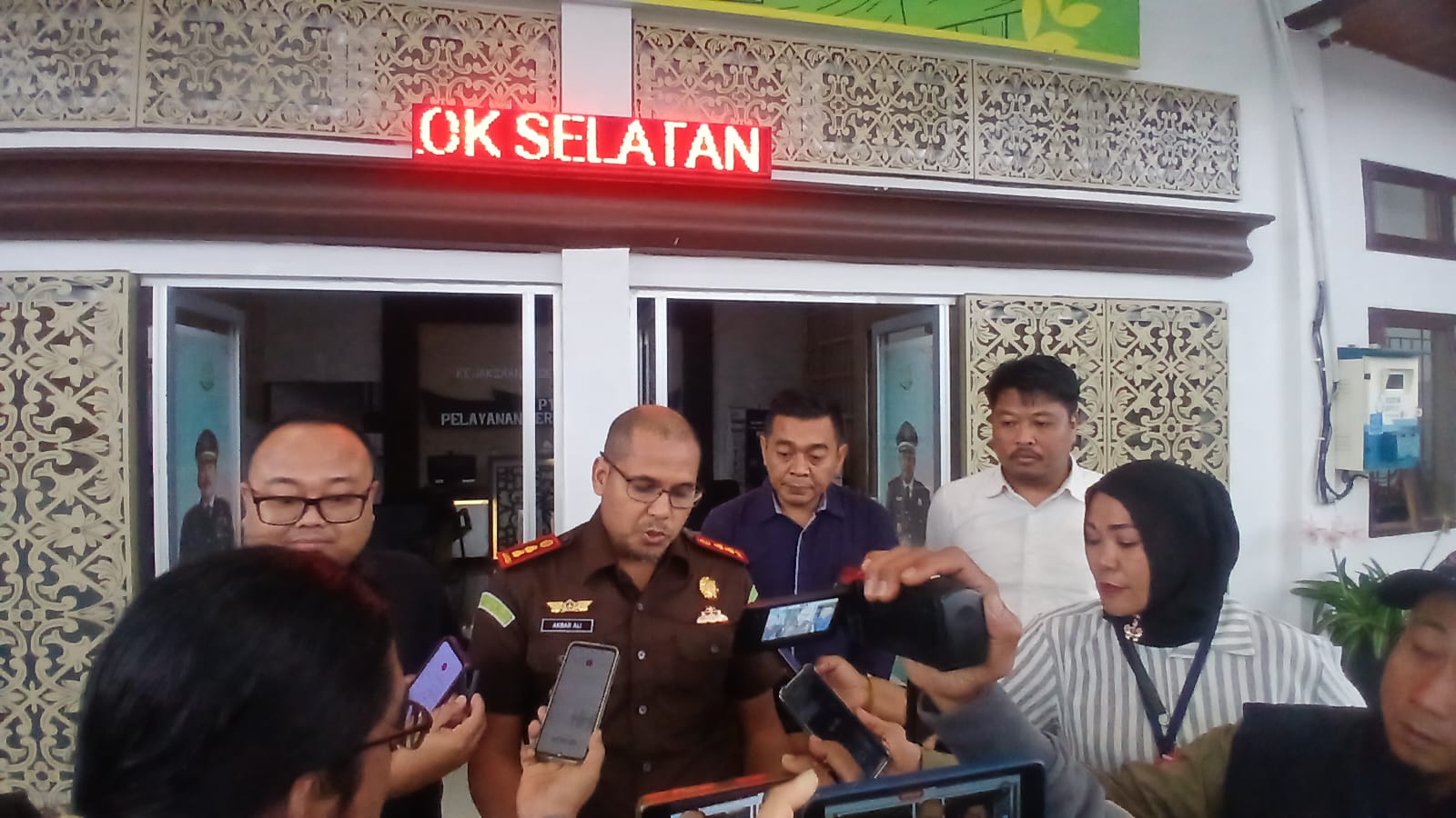 Kejari Solok Selatan resmi naikkan status penyidikan kasus dugaan korupsi replanting sawit Koperasi Talao Mandiri dengan nilai kerugian Rp14,78 miliar.