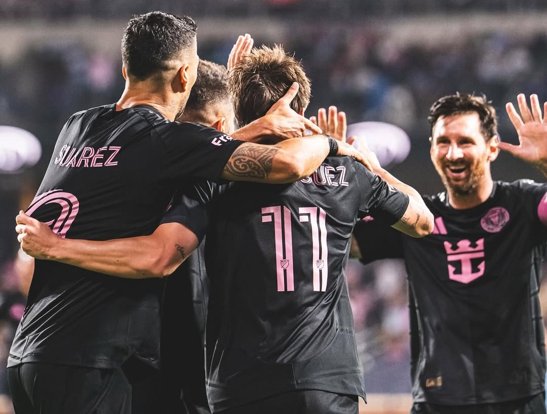 Lionel Messi, Luis Su&aacute;rez, dan Baltasar Rodr&iacute;guez merayakan gol saat Inter Miami kalahkan New York City FC 4-0 di MLS 2025. (Foto: IG Inter Miami CF)