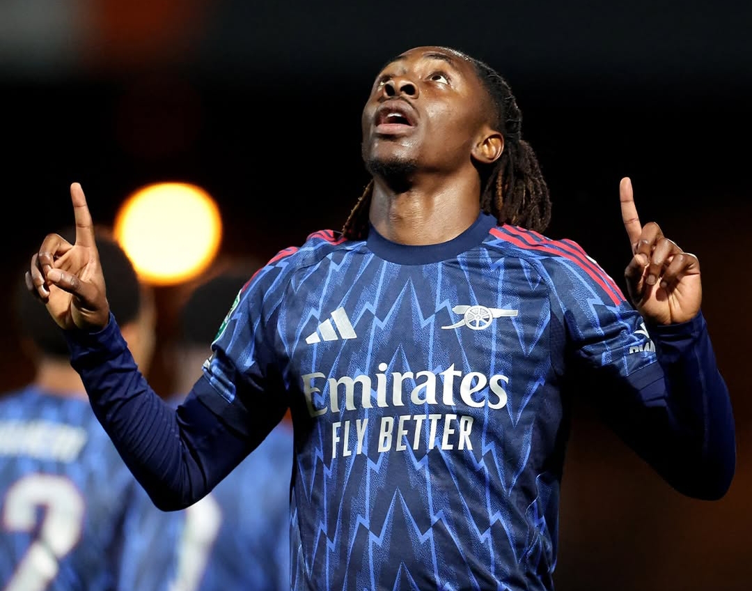 Eberechi Eze merayakan gol perdana bersama Arsenal saat kalahkan Port Vale di Carabao Cup 2025. (Foto: Arsenal)