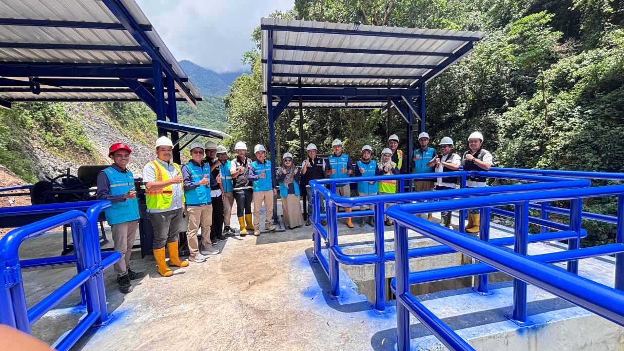 PLN UID Sumbar dan UP3 Padang tinjau PLTMH Bayang Nyalo 2x3 MW untuk memperkuat pasokan listrik Pesisir Selatan dan dorong pemanfaatan energi bersih.