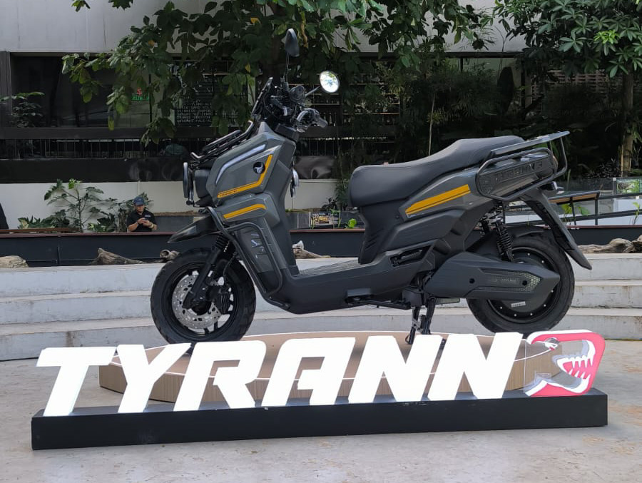 Indomobil Group luncurkan motor listrik Tyranno di Padang. Efisien, ramah lingkungan, dan hemat biaya kepemilikan hingga Rp6,5 juta per tahun.