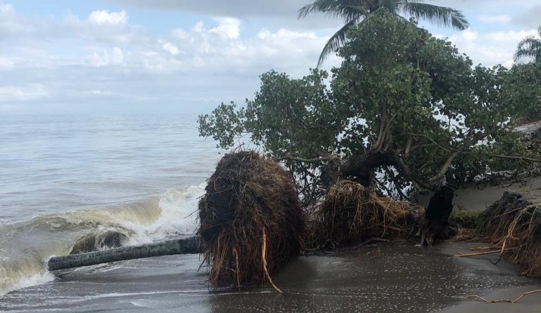 ABRASI: Kondisi pantai Tiku semakin mengkhawatirkan baru-baru ini.