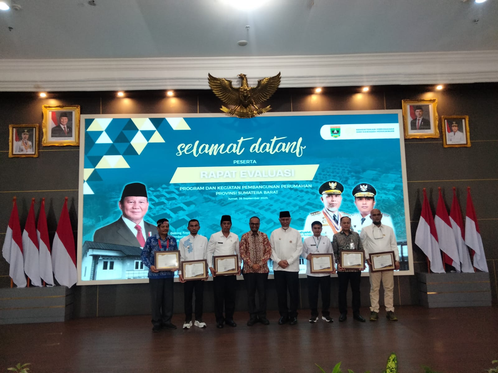 KemenPKP evaluasi program perumahan di Sumbar, tercatat 338 ribu rumah tidak layak huni. Pemerintah targetkan pembangunan 3 juta rumah tiap tahun.