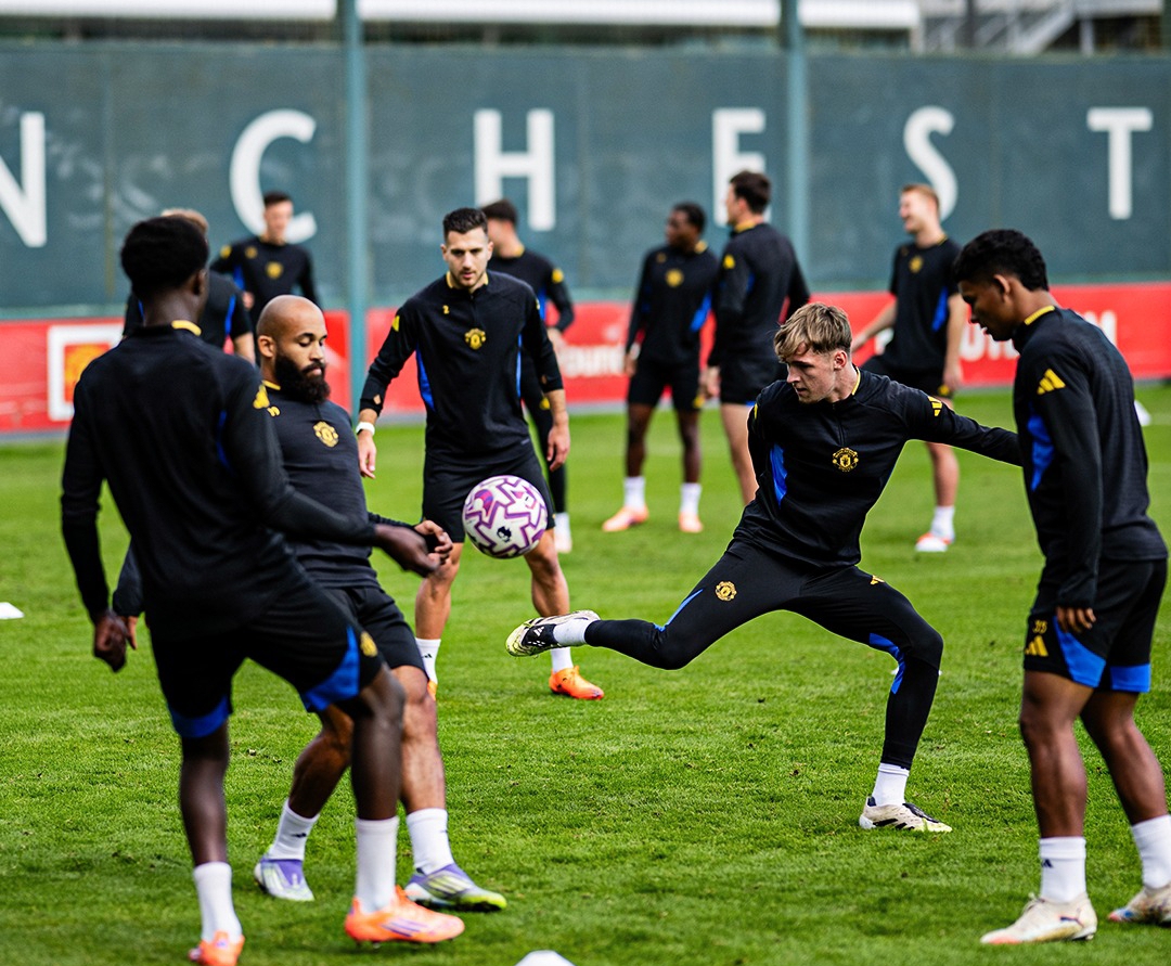 Pemain Manchester United menjalani sesi latihan jelang laga kontra Brentford di Premier League 2025/2026. (Foto: Instagram @manchesterunited)
