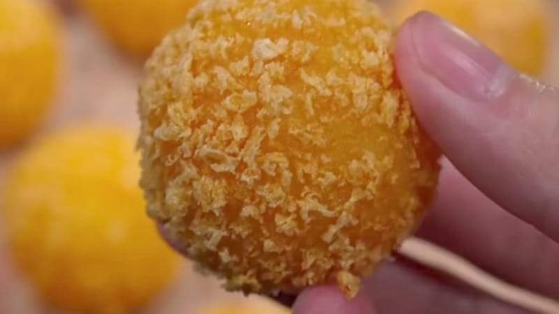 Resep kentang bola keju crispy viral akhir pekan, berbahan simpel, praktis dibuat, cocok jadi bekal anak atau camilan saat menonton drama.