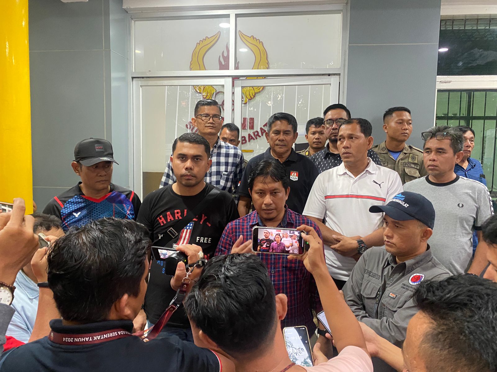 Dukungan Hamdanus dan Anandya Dipo Pratama melejit di atas ambang batas pencalonan Ketua KONI Sumbar. Targetkan prestasi olahraga kembali ke 10 besar nasional.