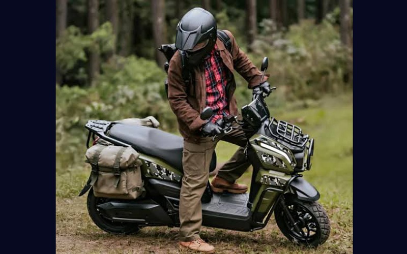 Motor listrik Tyranno resmi diperkenalkan Indomobil eMotor di Padang. Usung desain T-Rex, fitur canggih, jarak tempuh 110 km, cocok untuk harian dan petualangan.