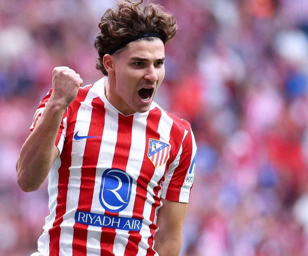 Juli&aacute;n &Aacute;lvarez rayakan gol brace saat Atl&eacute;tico Madrid hajar Real Madrid 5-2 di derby panas Metropolitano. (Foto: @juli&aacute;analvarez)