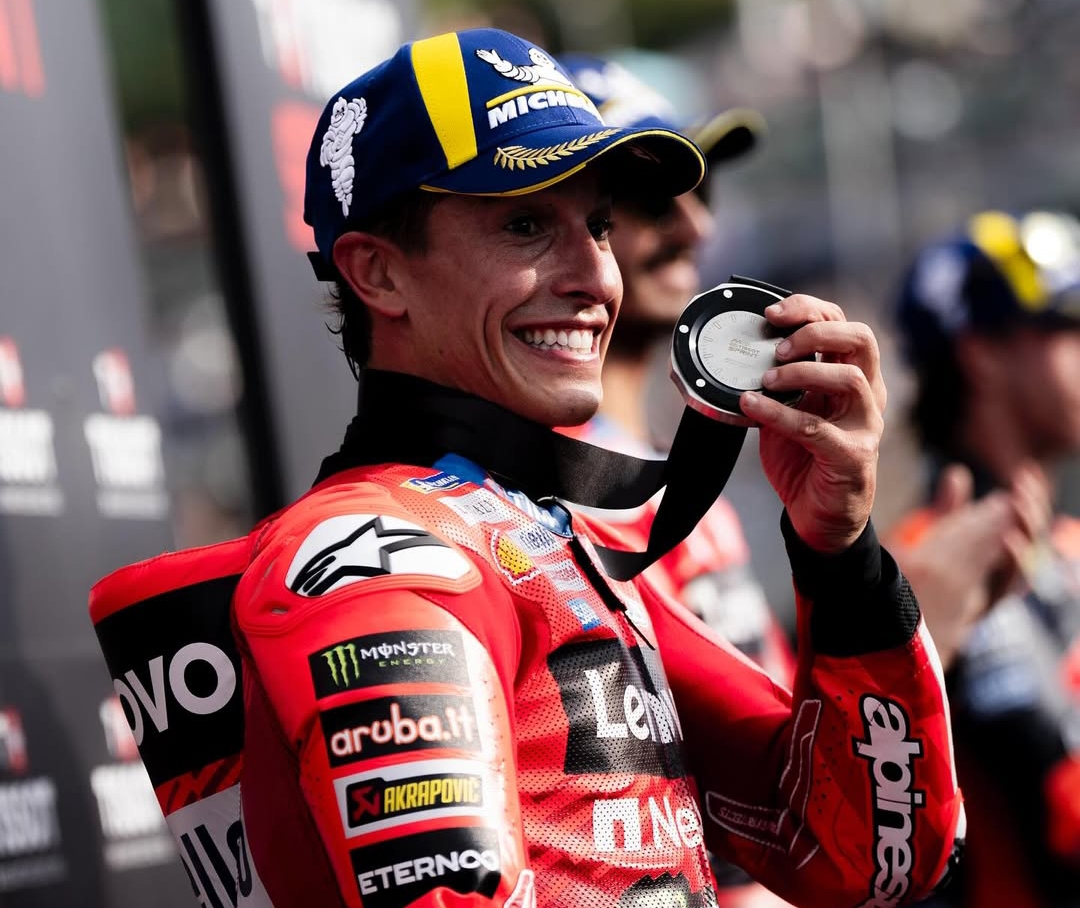 Marc Marquez resmi menyamai rekor Valentino Rossi dengan 9 gelar juara dunia saat finish di urutan kedua MotoGP Motegi Jepang 2025. (Foto: Instagram @marcmarquez93)