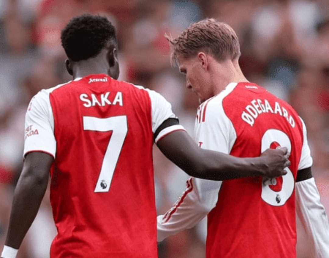 Bukayo Saka dan Martin &Oslash;degaard siap jadi motor serangan Arsenal dalam laga tandang kontra Newcastle United. (Foto: Arsenal.com)