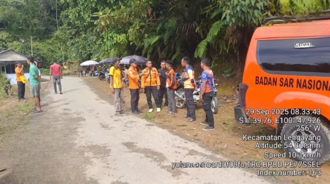 Seorang warga Koto Pulai, Pesisir Selatan, hilang diduga hanyut. Tim SAR Basarnas dan BPBD lakukan koordinasi.