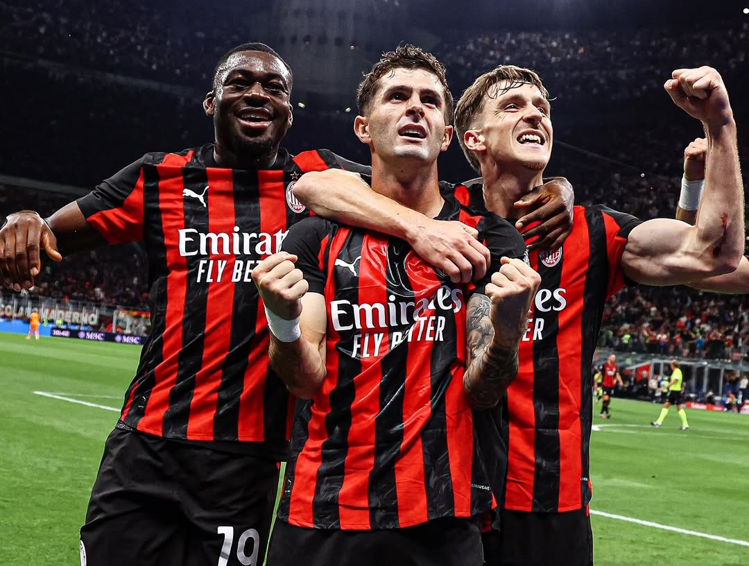 Pulisic dan Saelemaekers merayakan gol penting yang pastikan tiga poin untuk Milan di kandang sendiri.(Foto: Instagram @acmilan)