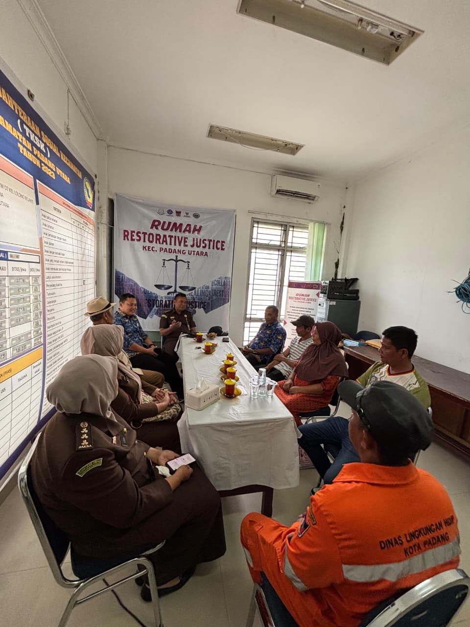 Kejari Padang melakukan kunjungan ke Rumah Restorative Justice di Kantor Camat Padang Utara, kemarin.