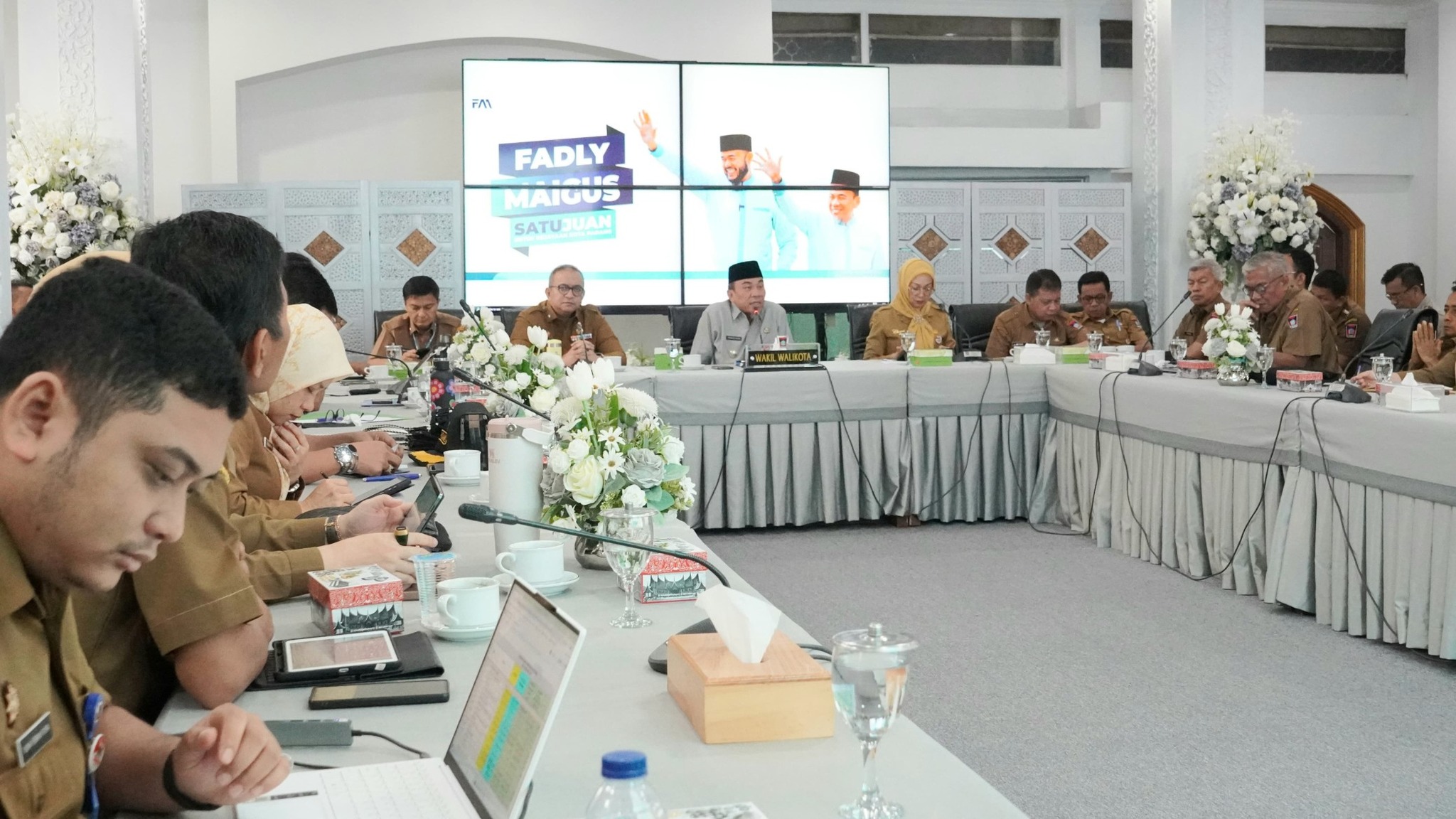 Pemko Padang menggelar rapat rasionalisasi anggaran SKPD dalam penyusunan RAPBD 2026 di Gedung Putih Rumah Dinas Wali Kota Padang, beberapa waktu lalu.