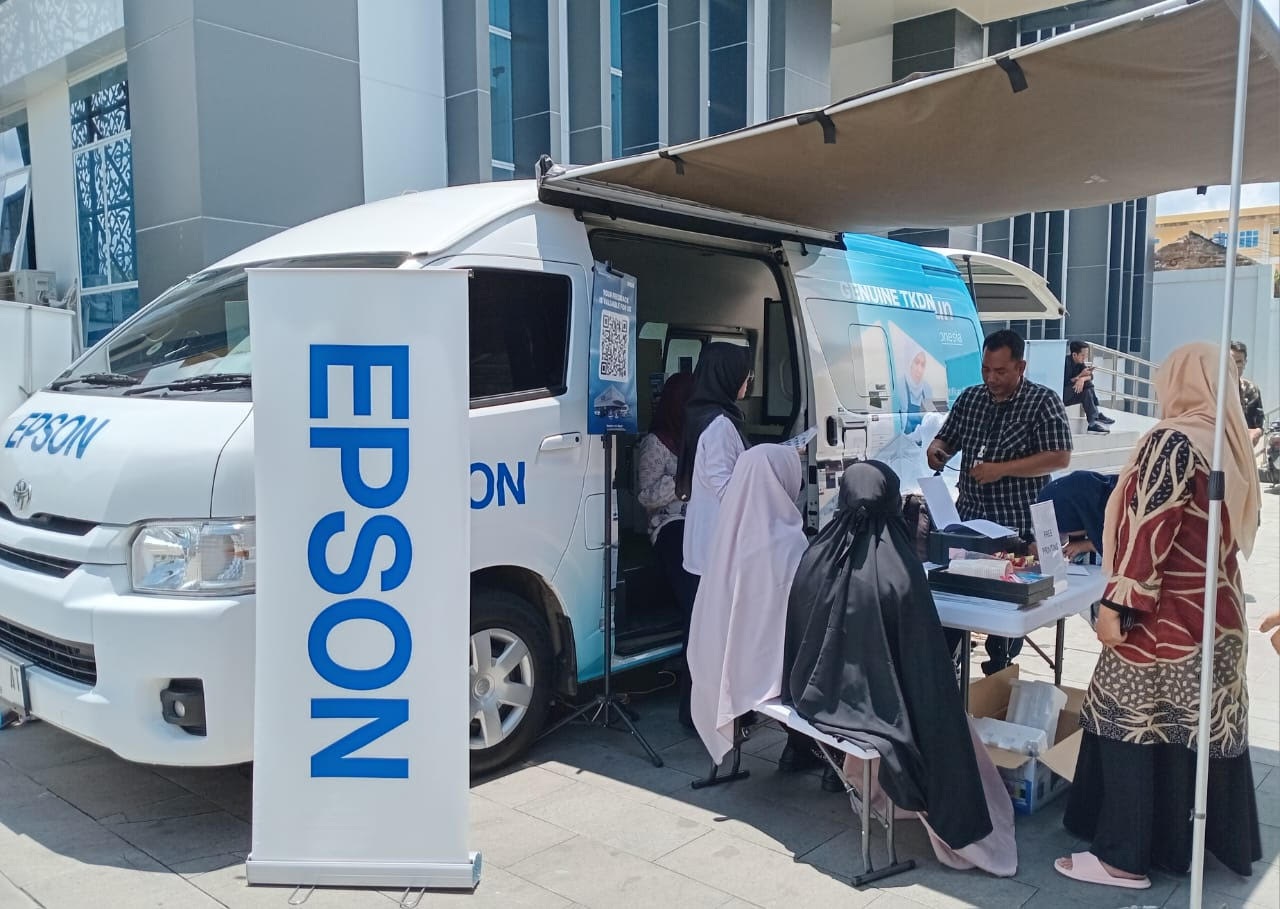 Epson Indonesia menggelar BIJ Caravan di halaman Mal Pelayanan Publik (MPP) Kota Bukittinggi, Kamis (2/10).