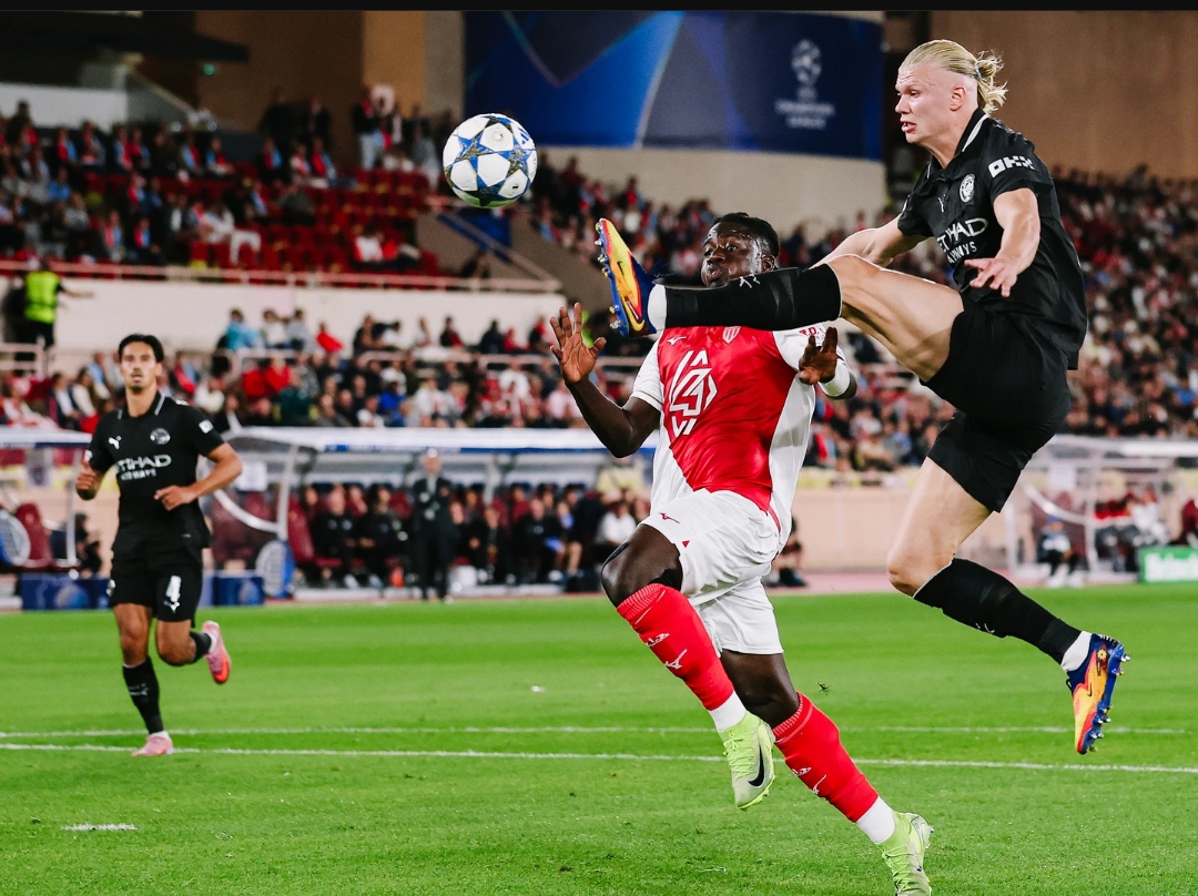 Aksi Erling Haaland yang mencetak dua gol saat Manchester City bermain imbang 2-2 melawan Monaco di Liga Champions 2025. (Foto: mancity.com)