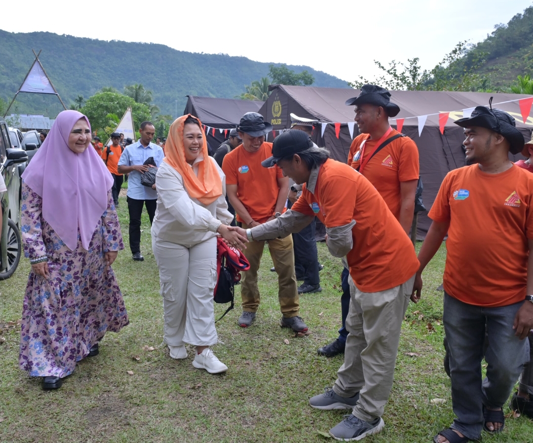 Nevi Zuairina menghadiri Festival Panjat Tebing Lembah Harau FPTI 2025 yang dibuka Ketua Umum FPTI Yenny Wahid di Limapuluh Kota, Sumatera Barat.(Foto: Tim NZ)
