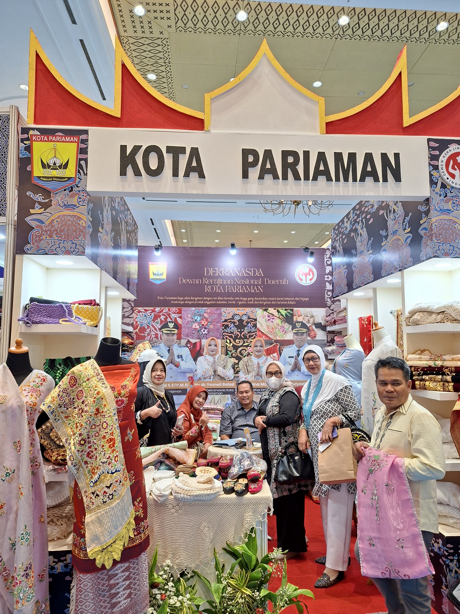 Produk unggulan Kota Pariaman tampil di INACRAFT 2025 Jakarta. Wali Kota Yota Balad ajak perantau dukung UMKM melalui belanja kerajinan.