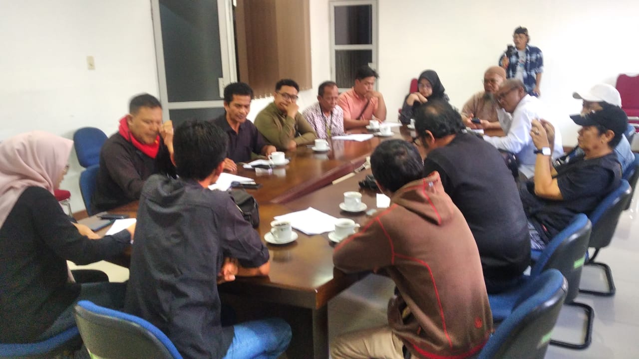 Tunjangan DPRD Kota Padangpanjang capai Rp12,6 juta per bulan. BPKD ungkap dasar hukum, praktisi hukum soroti ketimpangan dengan kondisi masyarakat setempat.