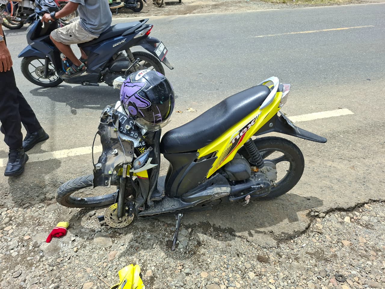 Kecelakaan maut terjadi di Lingkuang Aua Baru, Kecamatan Pasaman, Kabupaten Pasaman Barat, Sabtu (4/10/2025). Pengendara motor tewas setelah ditabrak minibus yang diduga salip kendaraan.