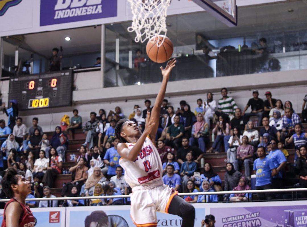 Pertandingan Spensa  melawan SMPN 21 Surabaya 19-10 di Junior Exhibition Games 2025, DBL Arena Surabaya.(Foto: DBL Indonesia)