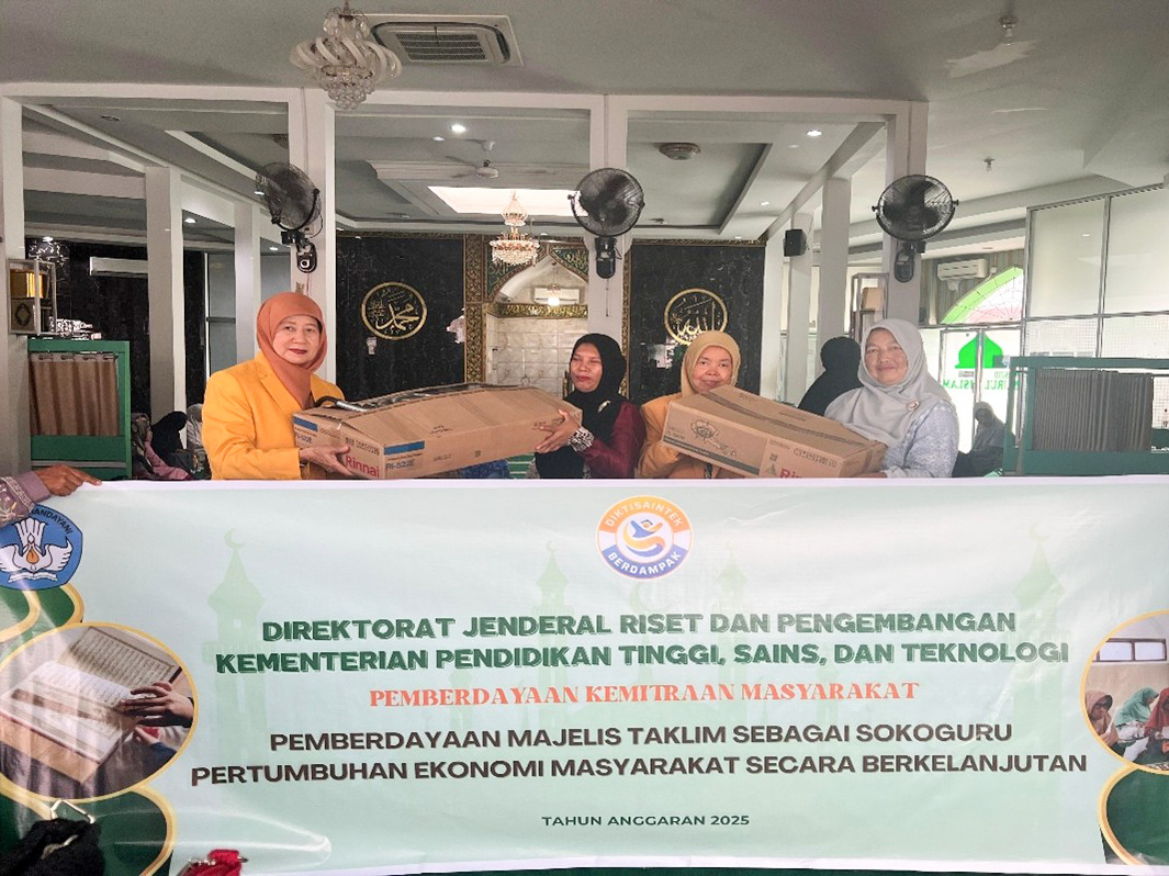 Majelis Taklim Nurul Islam Padang bertransformasi jadi pusat ekonomi produktif, didampingi UNP kembangkan produk Noeris dan pemasaran digital berkelanjutan.