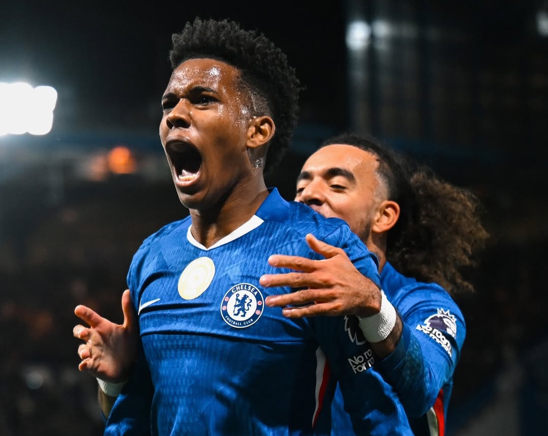 Estevao merayakan gol dramatis menit ke-95 yang mengalahkan Liverpool, dan membawa Chelsea meraih kemenangan penting Liga Inggris 2025.(Foto: Instagram @chelseafc)